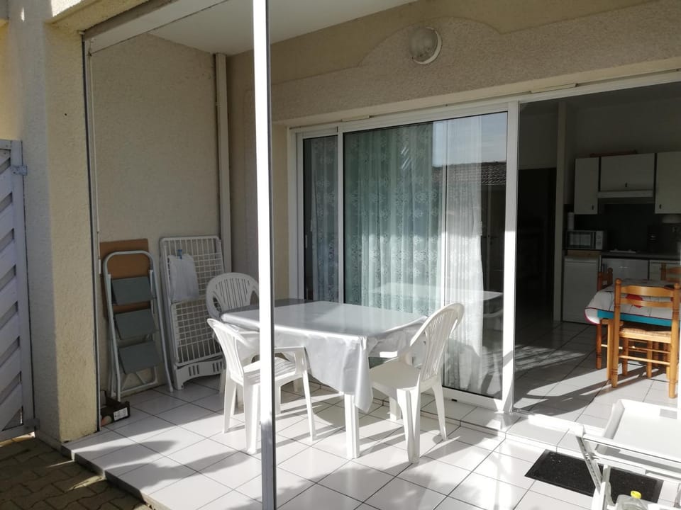 Studio Cabine à Biscarrosse Plage - 4 Pers, Proche Plage et Commerces, Terrasse, Ménage Inclus - FR-1-319-394 Cabin in Biscarrosse