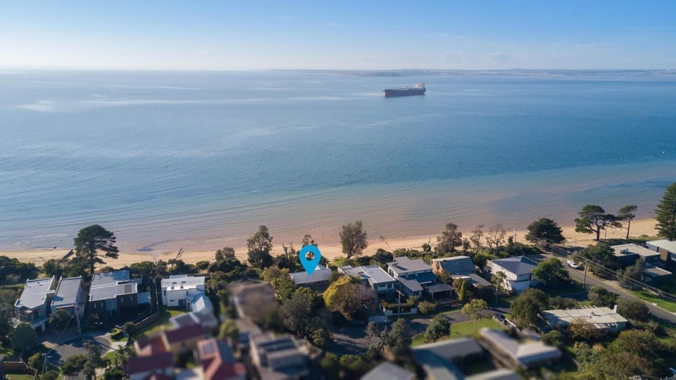Beachfront Retreat Amazing 5 bedroom House House in Cowes