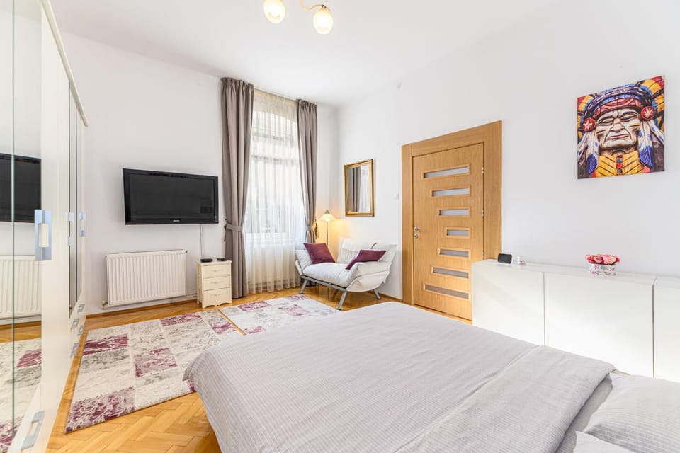 TV and multimedia, Photo of the whole room, Bedroom, wardrobe