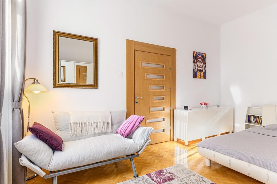 Seating area, Bedroom