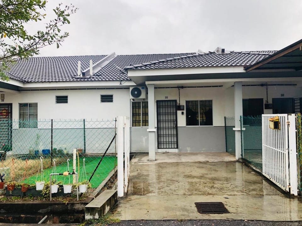 Property building, Facade/entrance, Day