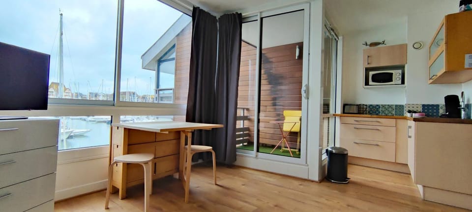 Communal lounge/ TV room, Natural landscape, View (from property/room), Balcony/Terrace, Kitchen or kitchenette