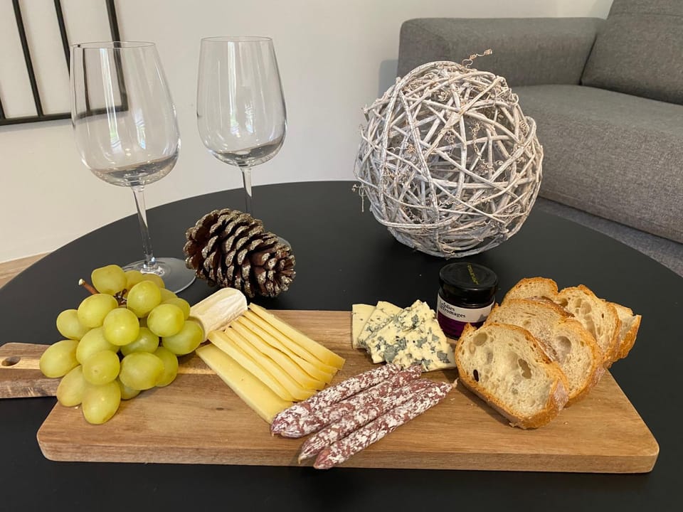 logement avec accès piscine House in Chaumont-sur-Tharonne