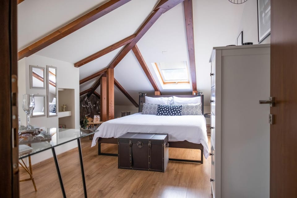 Bed, Bedroom, locker