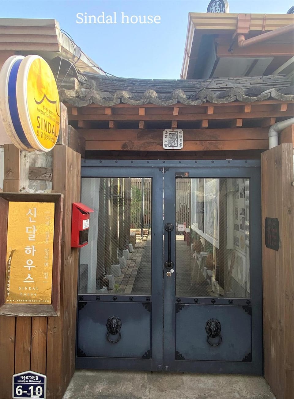Facade/entrance