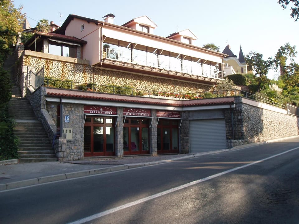 Property building, Facade/entrance