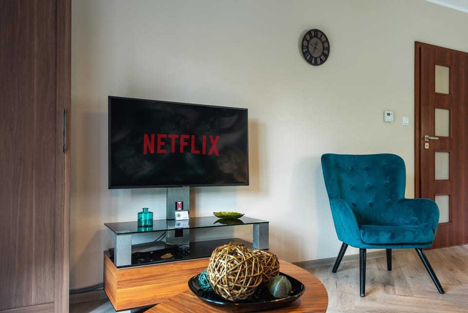 TV and multimedia, Living room, Seating area, locker, wardrobe