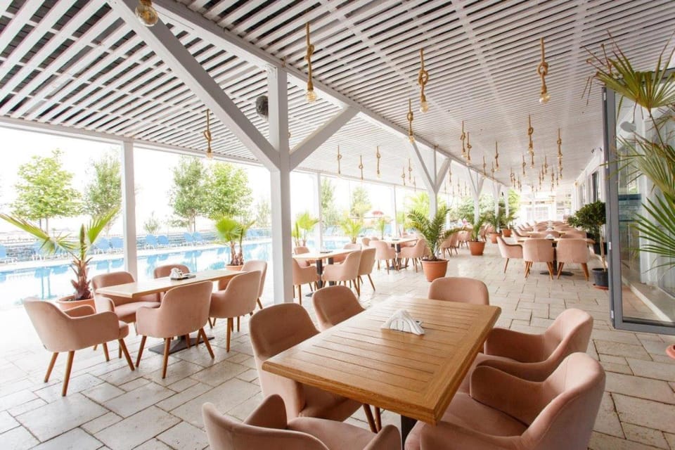 Restaurant/places to eat, Summer, Food and drinks, Pool view