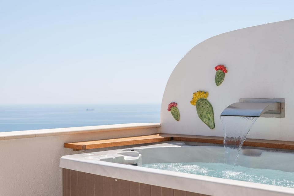 Natural landscape, Hot Tub, Sea view, Swimming pool