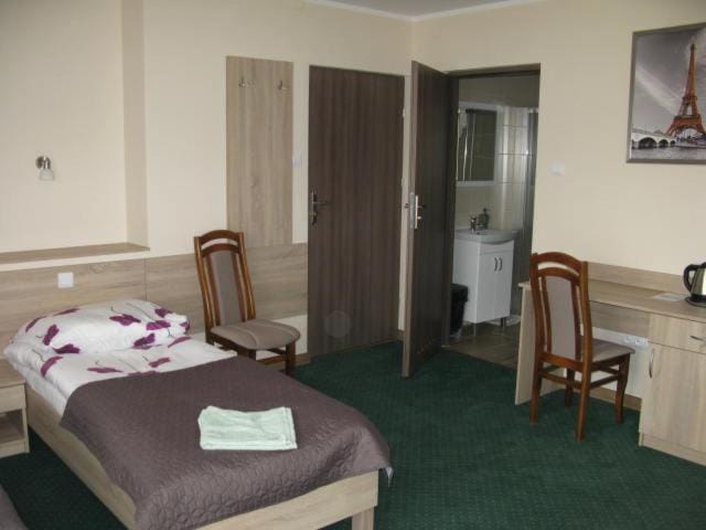Bed, Coffee/tea facilities, Photo of the whole room, Bedroom, Breakfast, towels