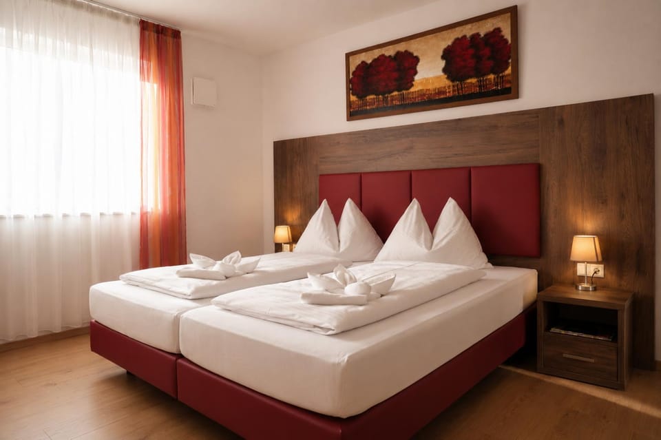 Bed, Bedroom, towels
