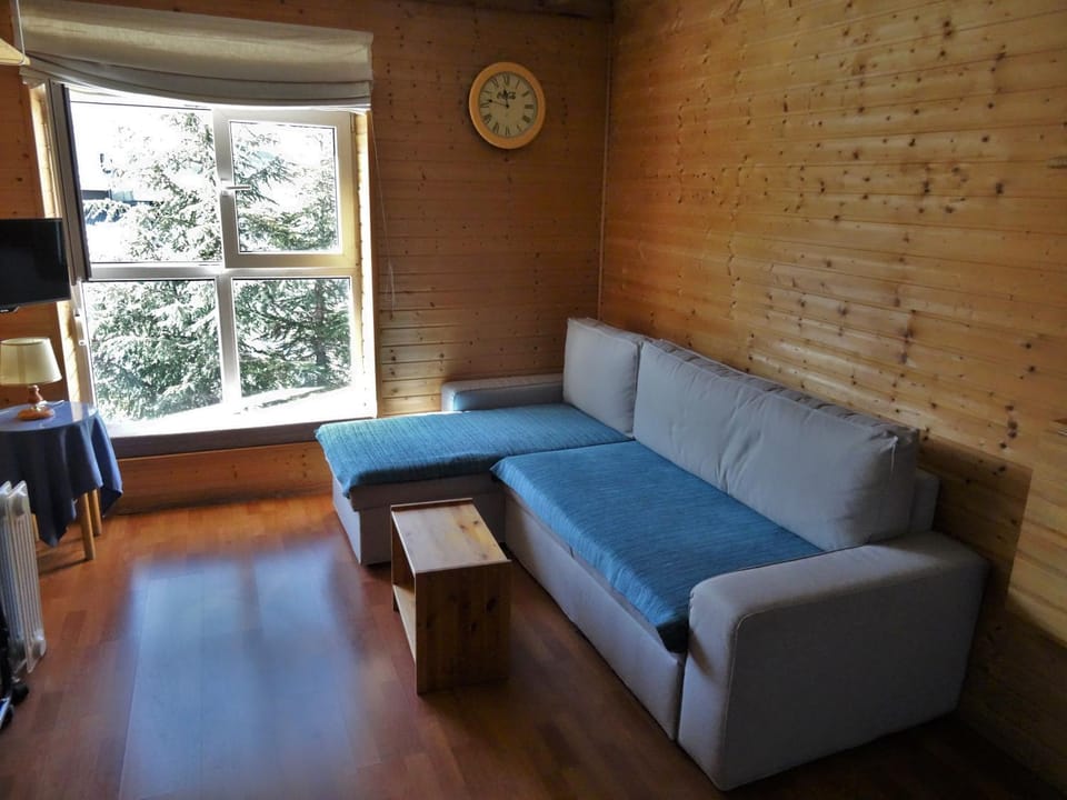 Communal lounge/ TV room, Living room