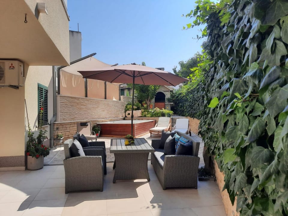 Patio, Inner courtyard view
