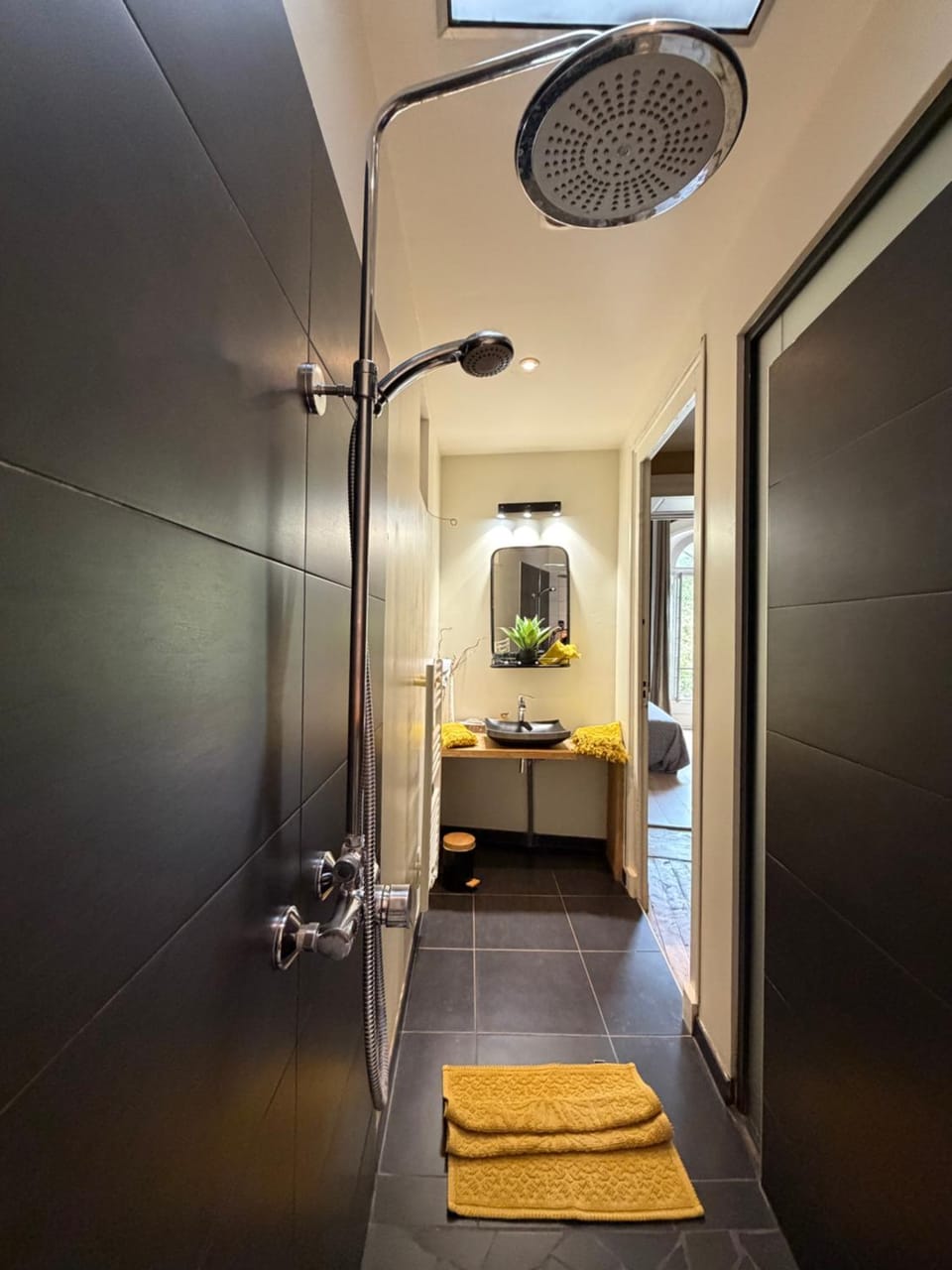 Shower, Bathroom, towels