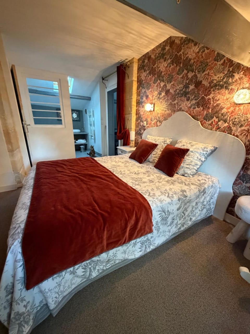 Bed, Photo of the whole room, Bedroom