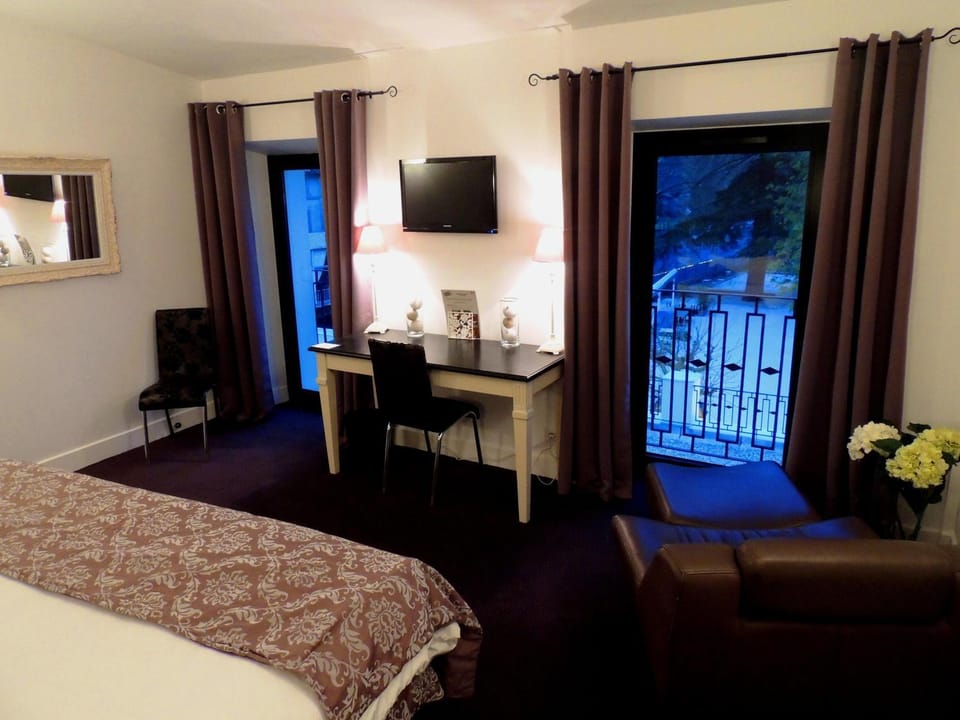 Bed, Other, Photo of the whole room, Bedroom