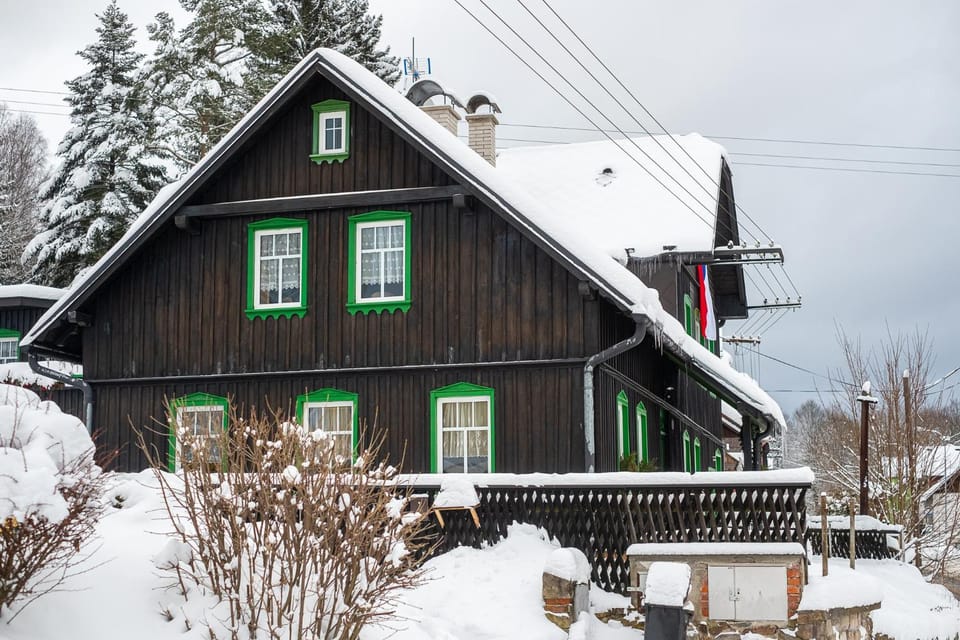Property building, Facade/entrance, Day, Winter