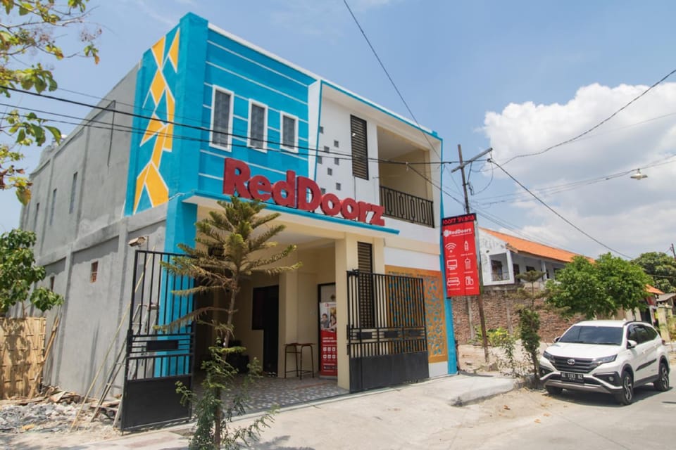 Property building, Facade/entrance, Property logo or sign