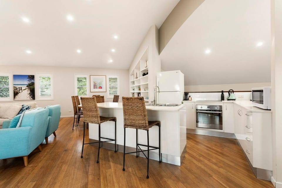 Coffee/tea facilities, Kitchen or kitchenette, minibar, oven, pet friendly, stove