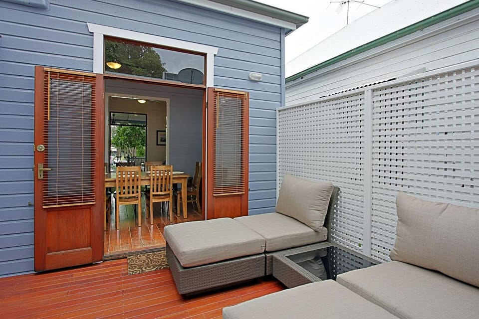 Day, Seating area