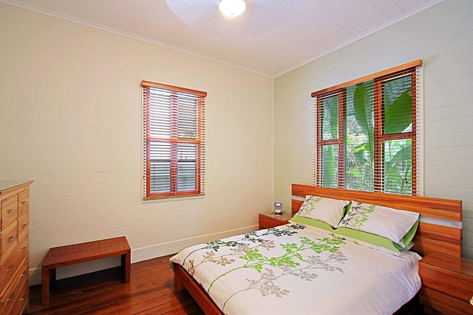 Bed, Photo of the whole room, Bedroom, fireplace