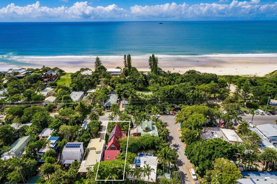 Property building, Nearby landmark, Day, Natural landscape, Bird's eye view, Beach, City view, Sea view, Location
