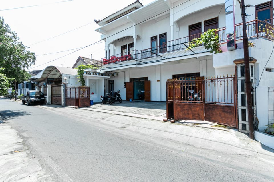 Facade/entrance