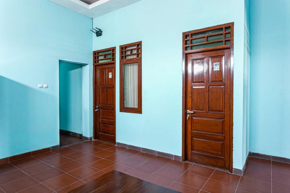RedDoorz near Puro Mangkunegaran Bed and Breakfast in Special Region of Yogyakarta