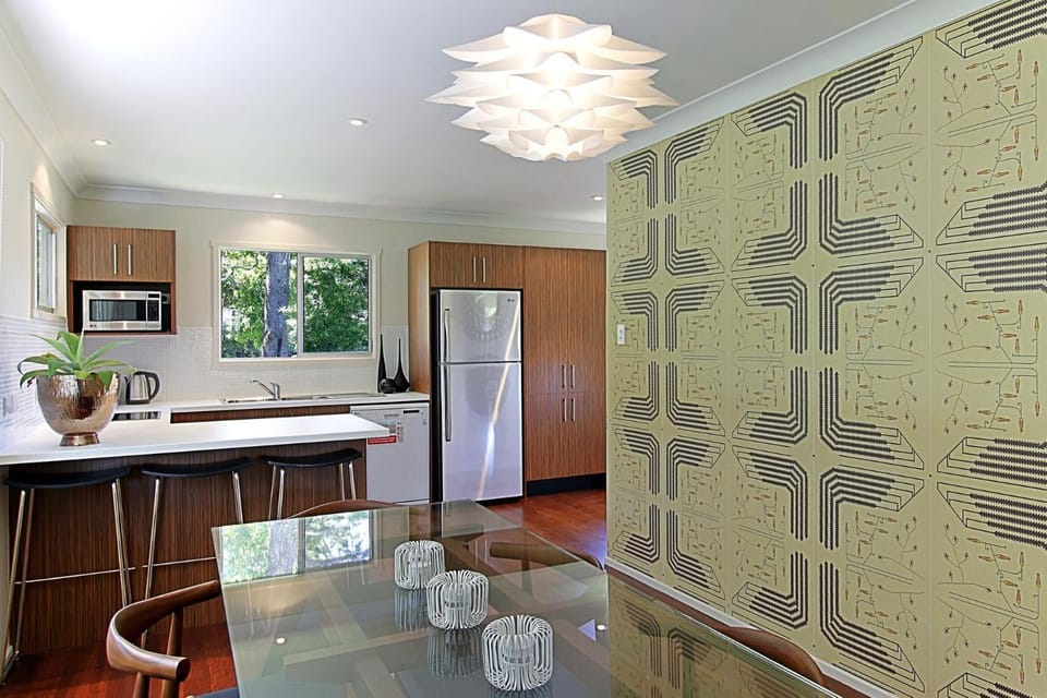 Kitchen or kitchenette, Dining area, minibar, oven