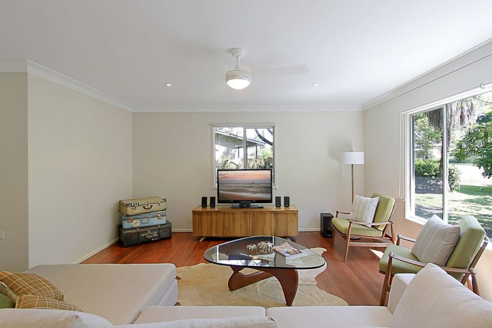 TV and multimedia, Living room, Decorative detail, fireplace