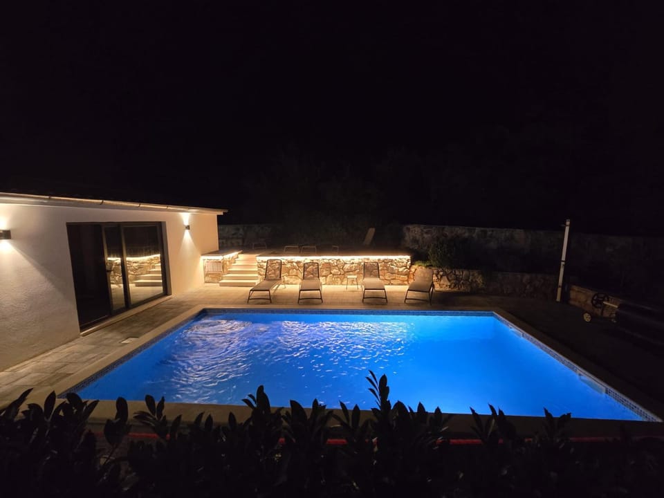 Villa Diny with Pool House in Primorje-Gorski Kotar County