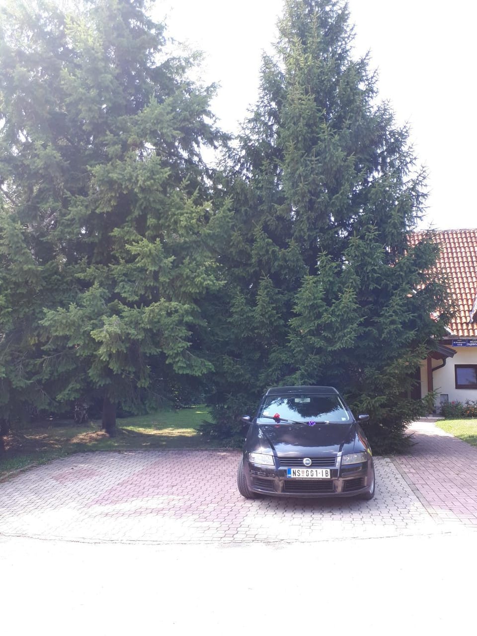 Facade/entrance