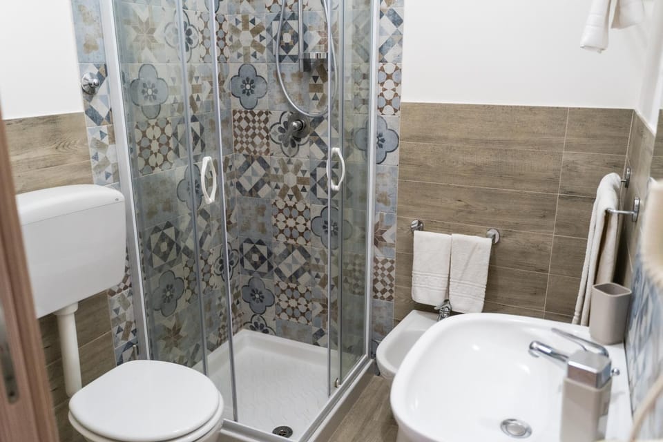 Shower, Toilet, bidet