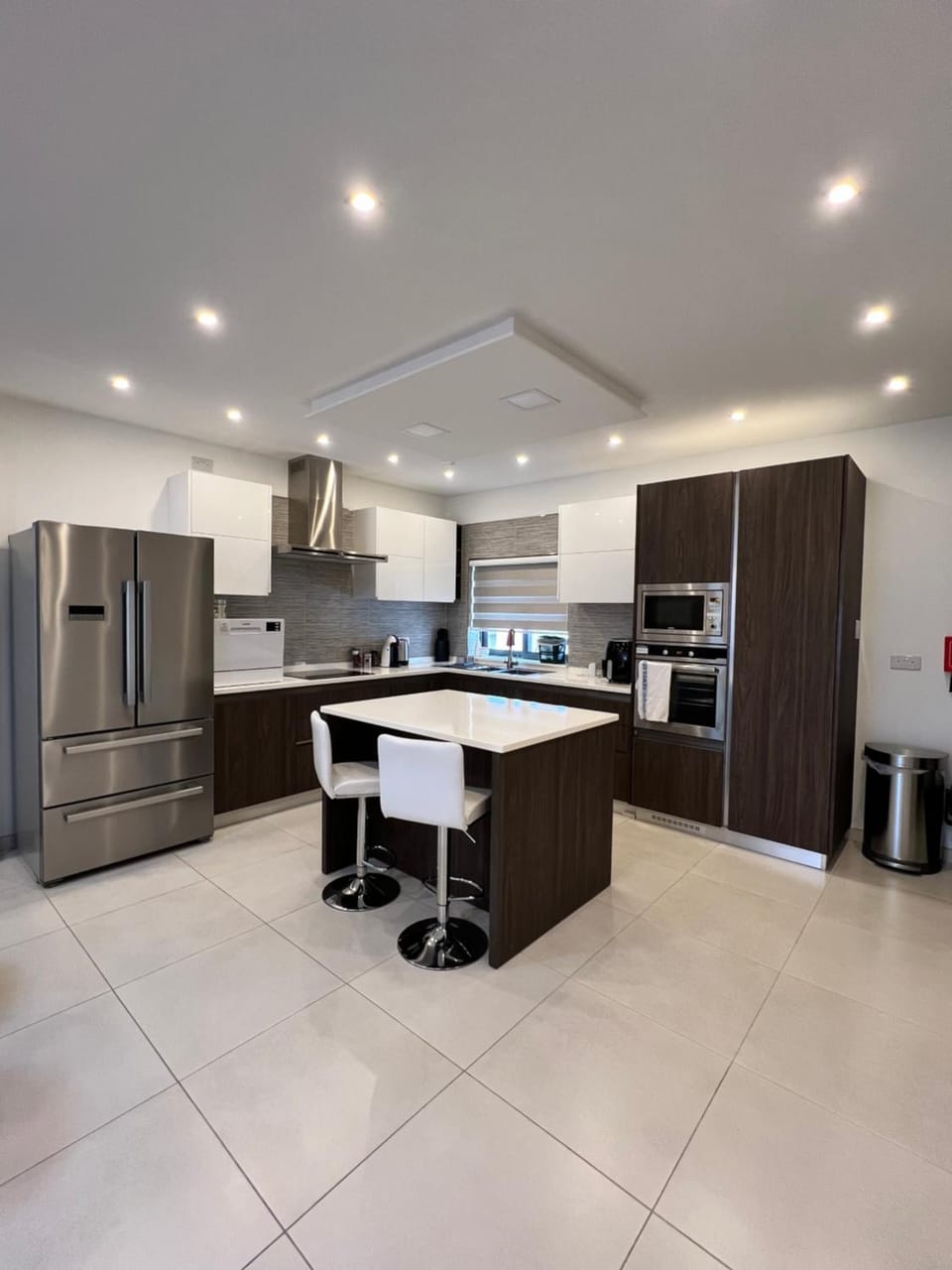 Kitchen or kitchenette, oven