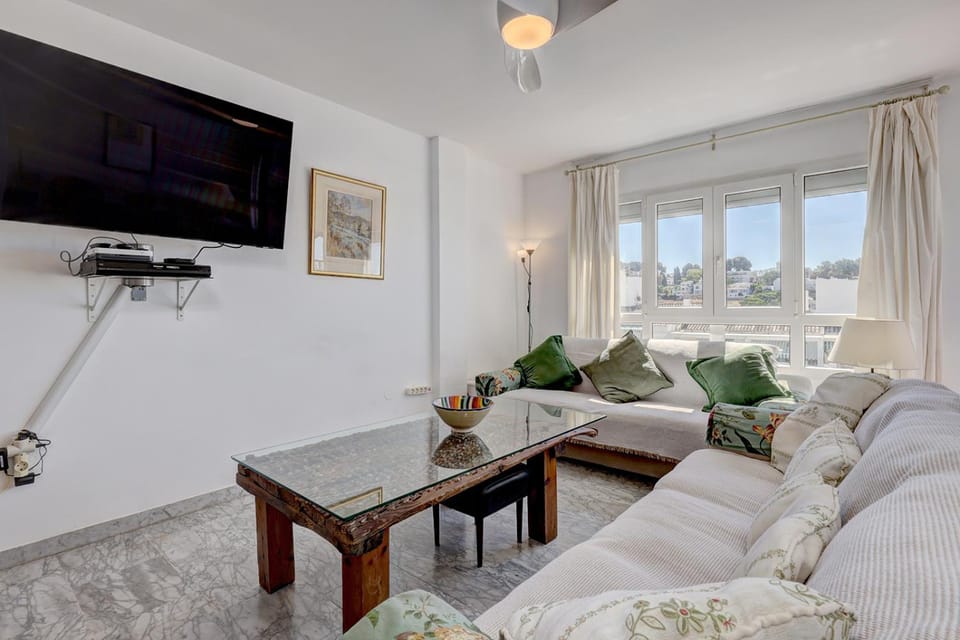 Communal lounge/ TV room, Bed, TV and multimedia, Living room, Seating area, Evening entertainment, internet