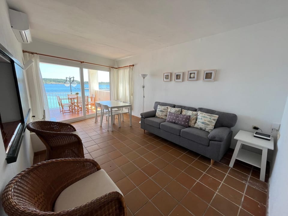 Seating area, Dining area, Sea view