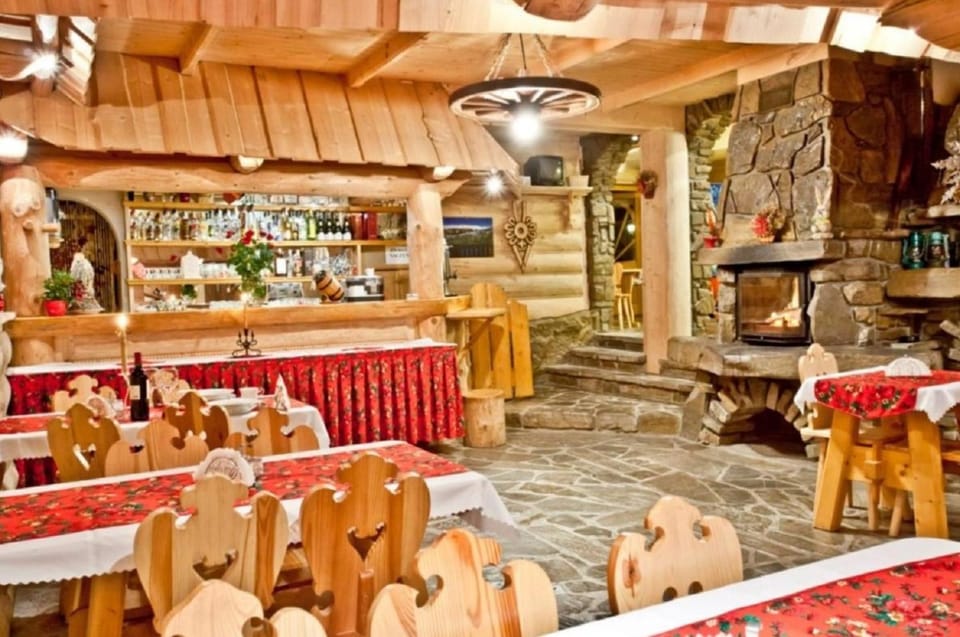 Restaurant/places to eat, Dining area, Food
