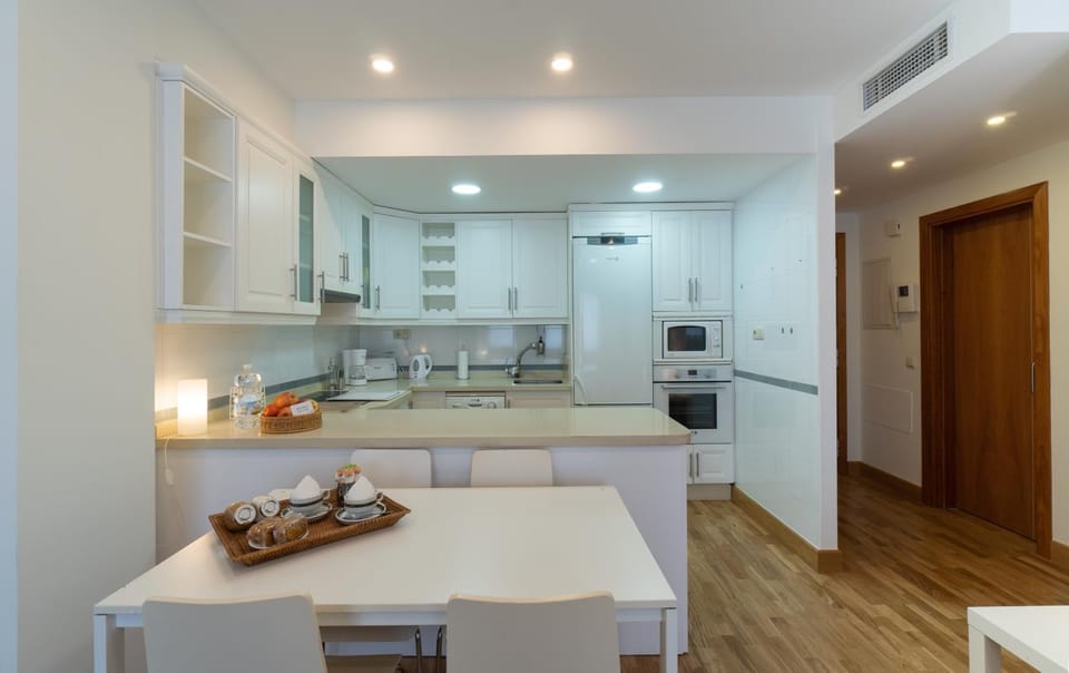 Holidays & Home Malaga Centro MariaZambrano- Parking Gratis Apartment in Malaga