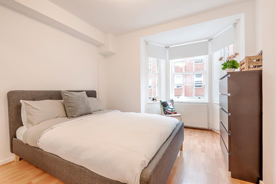 Quiet Victoria Retreat Near Buckingham Palace Apartment in City of Westminster
