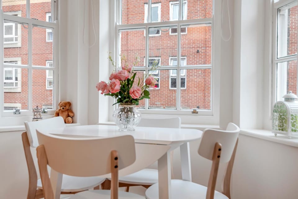 Quiet Victoria Retreat Near Buckingham Palace Apartment in City of Westminster