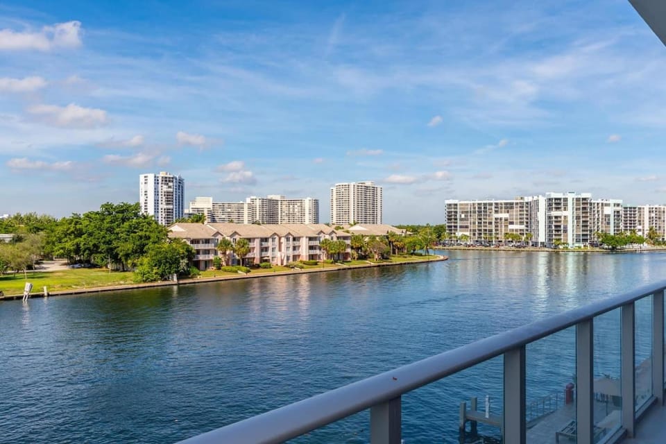 Amazing Apartments at H Beach House Apartment in Hollywood Beach