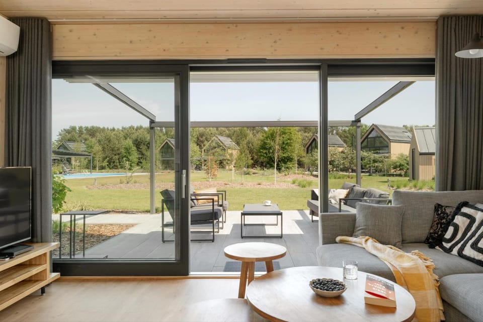 Natural landscape, Garden, TV and multimedia, View (from property/room), Balcony/Terrace, Living room, Seating area, Garden view, Pool view, internet, air conditioner