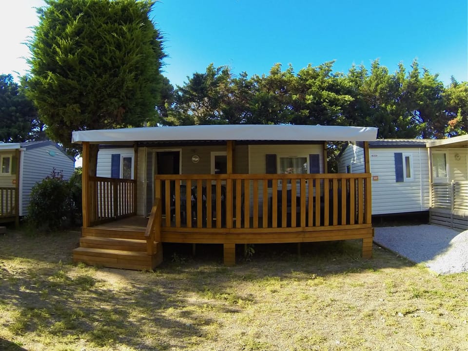 Les Salins de la Gardiole Campground/ 
RV Resort in Occitanie