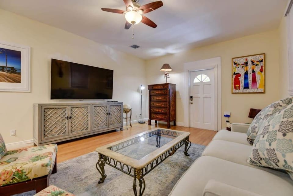 Mesa House, Uno-Perfect Location Apartment in Key West