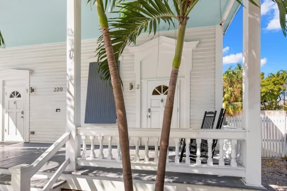 Mesa House, Dos -Unreal Location Apartment in Key West
