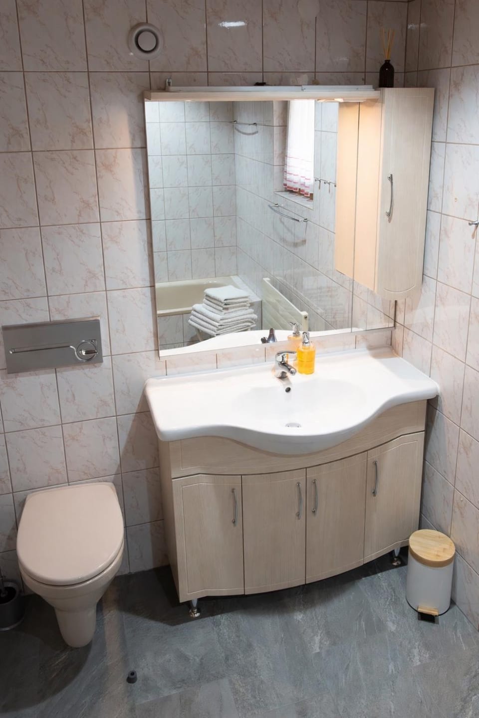 Toilet, Bathroom, towels