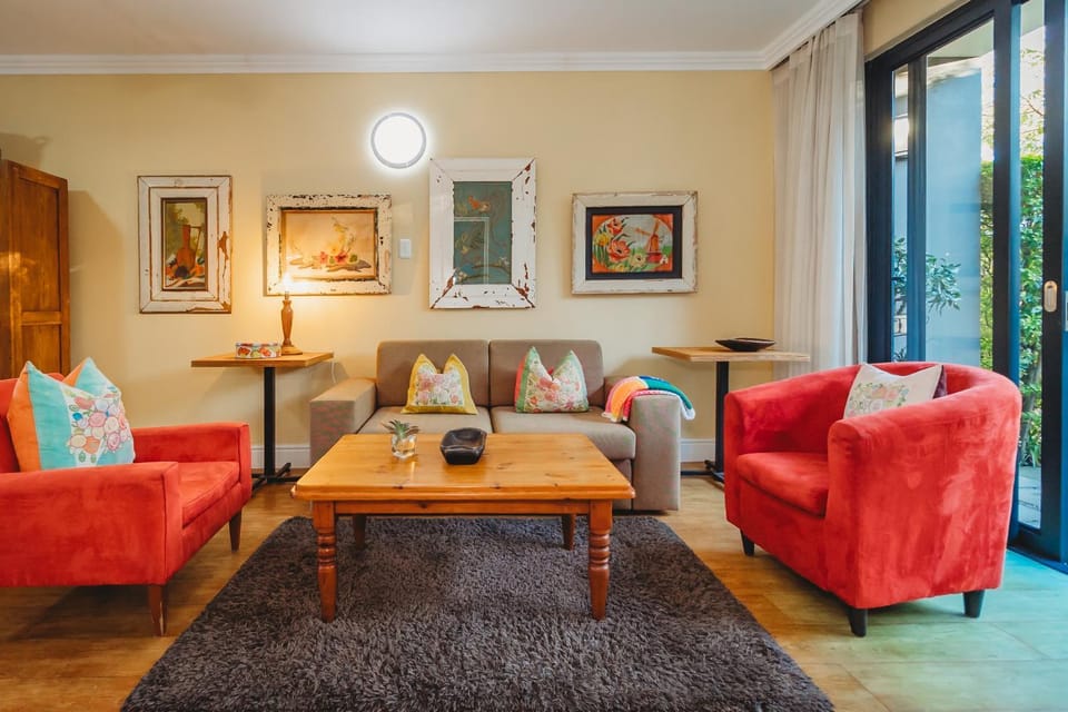Living room, Lounge or bar, Seating area, Garden view