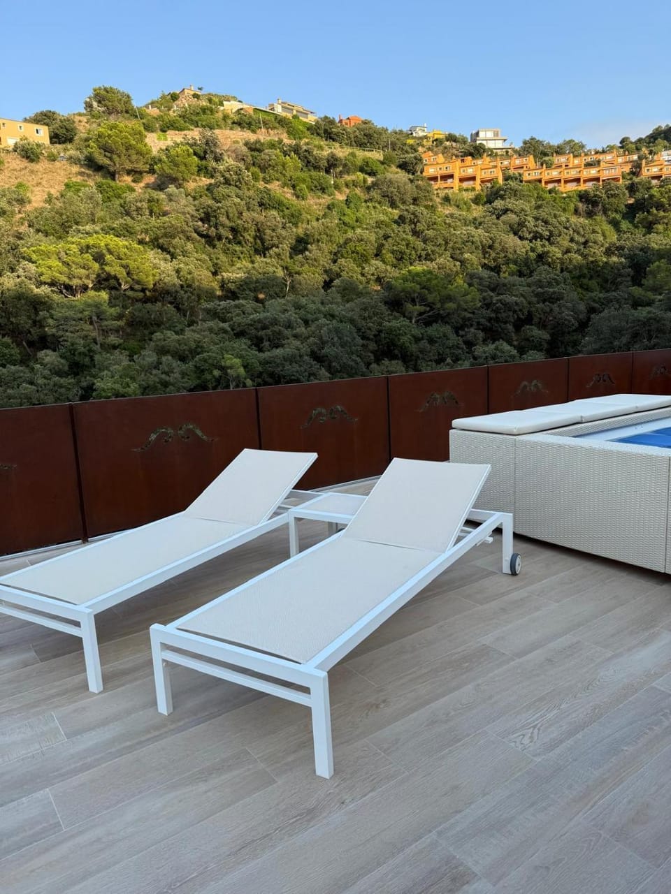 Natural landscape, View (from property/room), Balcony/Terrace, Swimming pool, sunbed