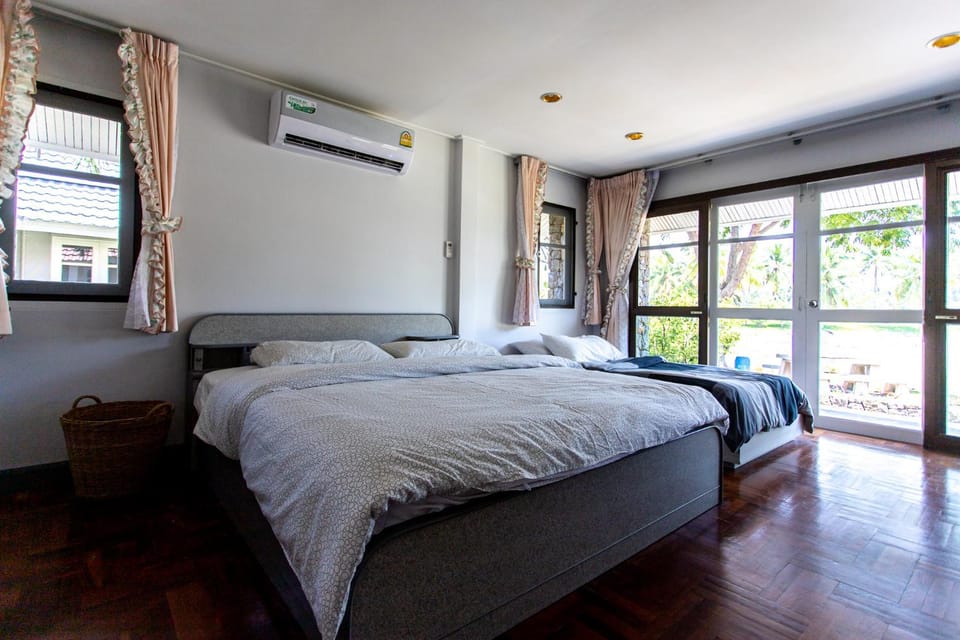 F4 Beach house Kitchen BBQ 3 bedrooms Large yard House in Chon Buri Changwat