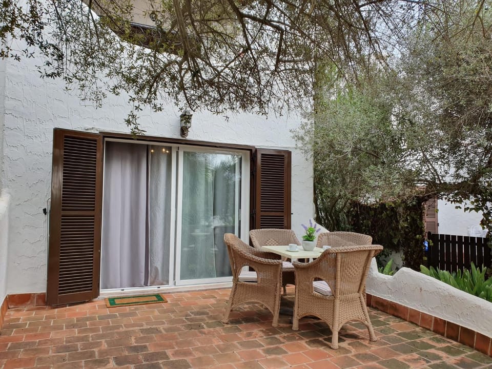 Patio, Facade/entrance, Balcony/Terrace, Garden view